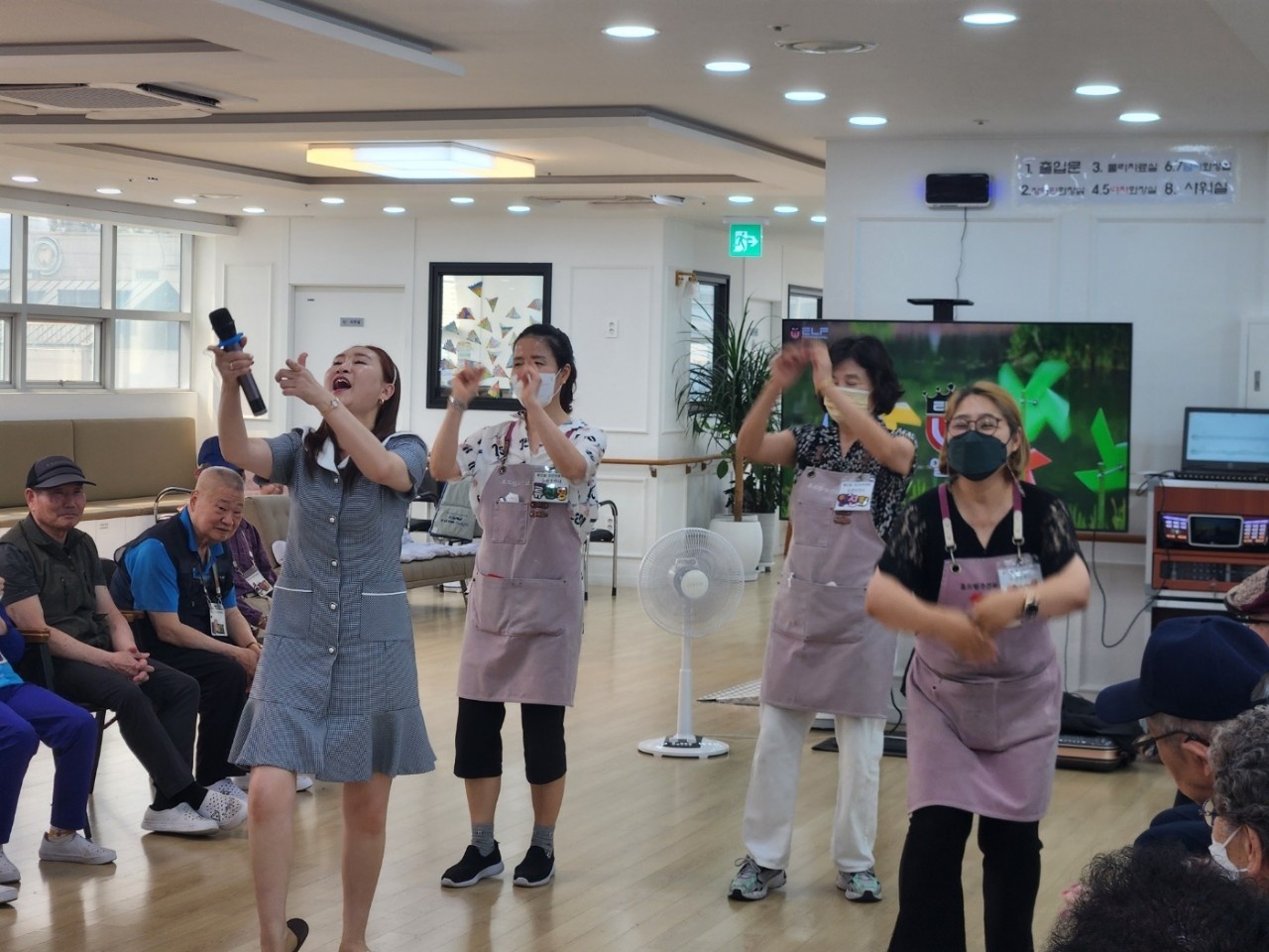 8305_copy_8316_3695294320_5OfshirZ_929afe421ebcdc97a33e4659ad179601f1ffe13a.jpg 이미지크게보기